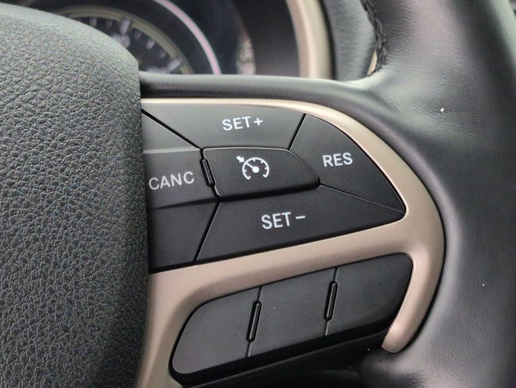 Thumbnail: 2015 Jeep Cherokee - 31