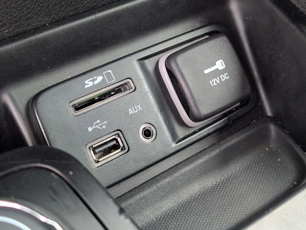 Thumbnail: 2015 Jeep Cherokee - 34