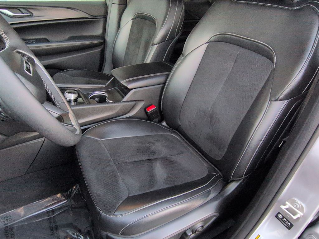 Thumbnail: 2024 Jeep Grand Cherokee - 12