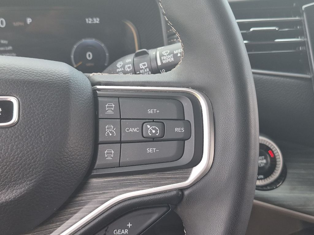 Thumbnail: 2024 Jeep Wagoneer - 25