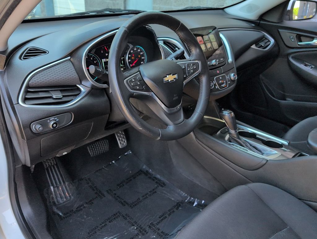 Thumbnail: 2016 Chevrolet Malibu - 2
