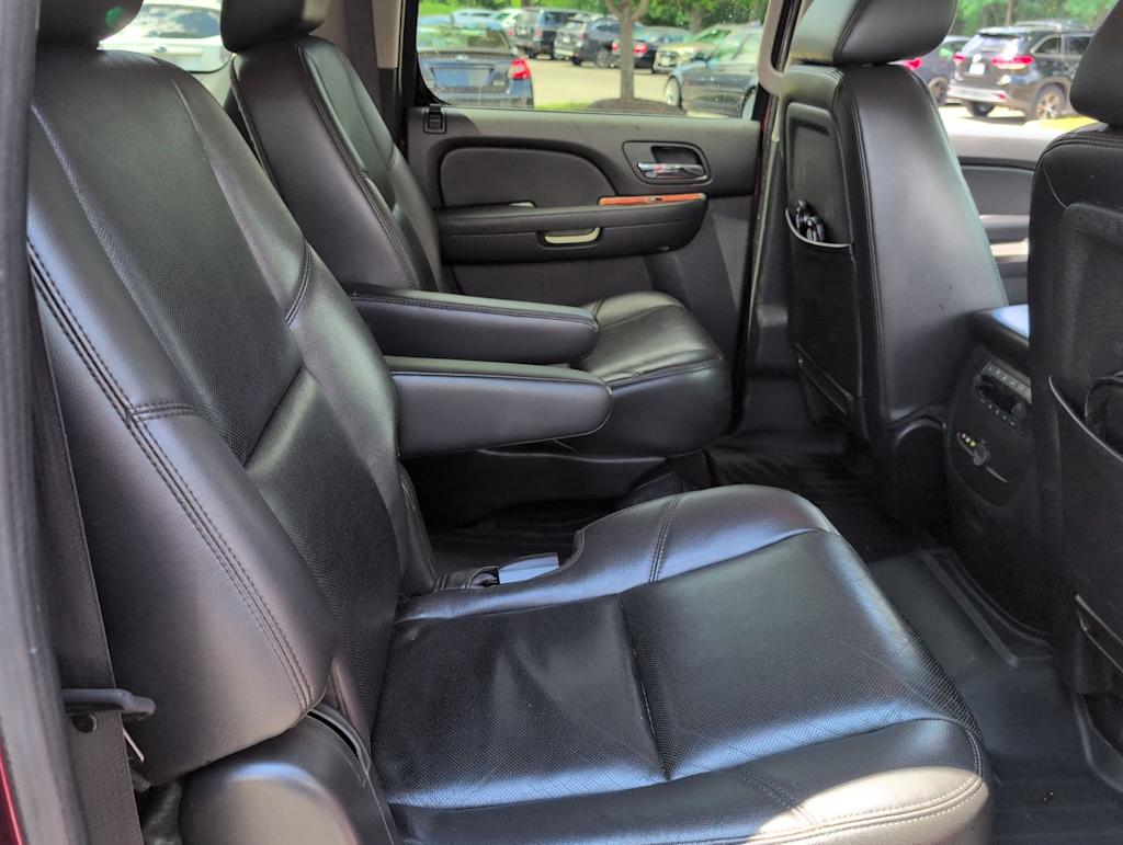 Thumbnail: 2011 Chevrolet Suburban - 26