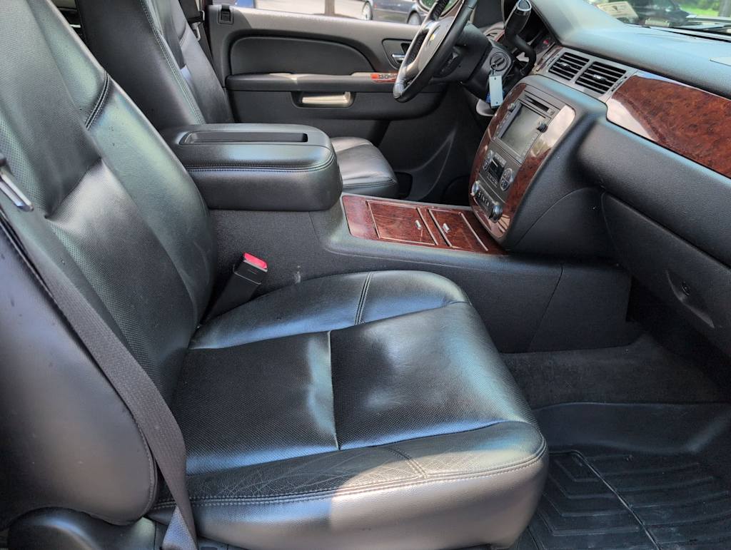 Thumbnail: 2011 Chevrolet Suburban - 11