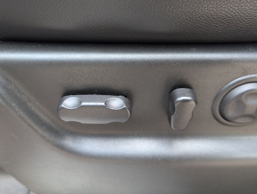 Thumbnail: 2011 Chevrolet Suburban - 25