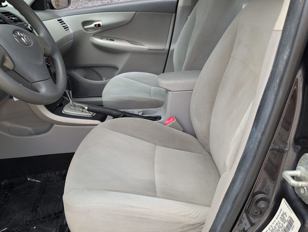 Thumbnail: 2010 Toyota Corolla - 10
