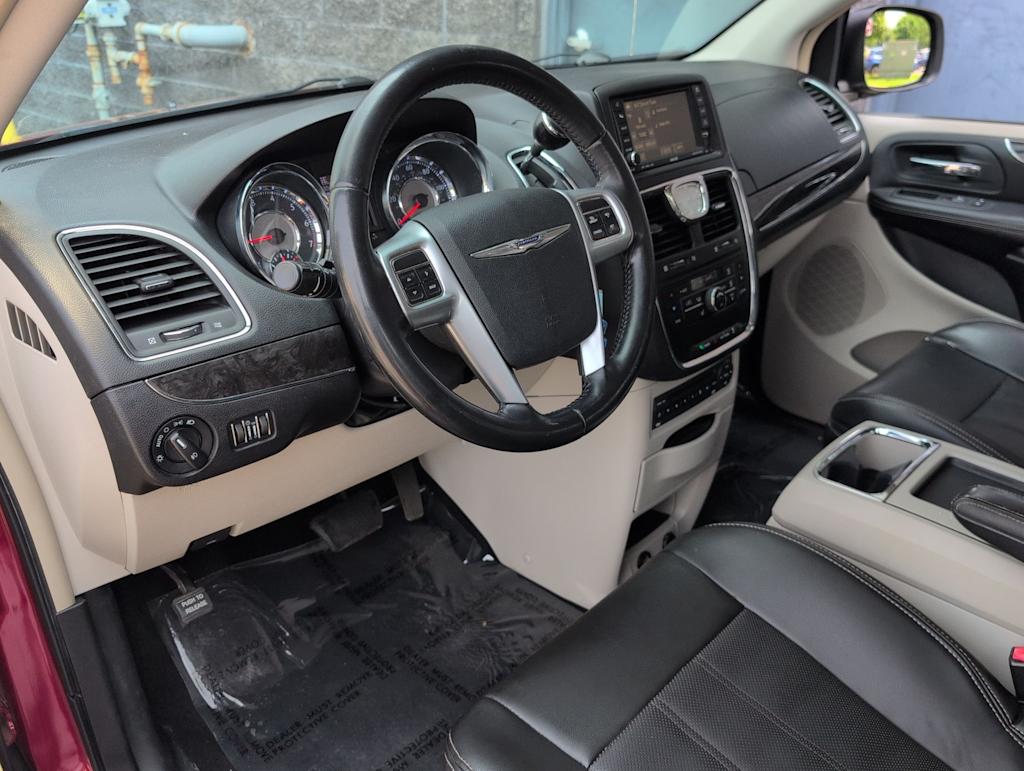Thumbnail: 2011 Chrysler Town & Country - 2