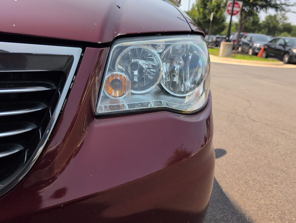 Thumbnail: 2011 Chrysler Town & Country - 22