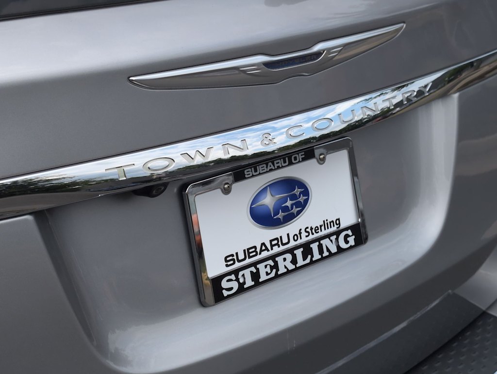 Thumbnail: 2015 Chrysler Town & Country - 23