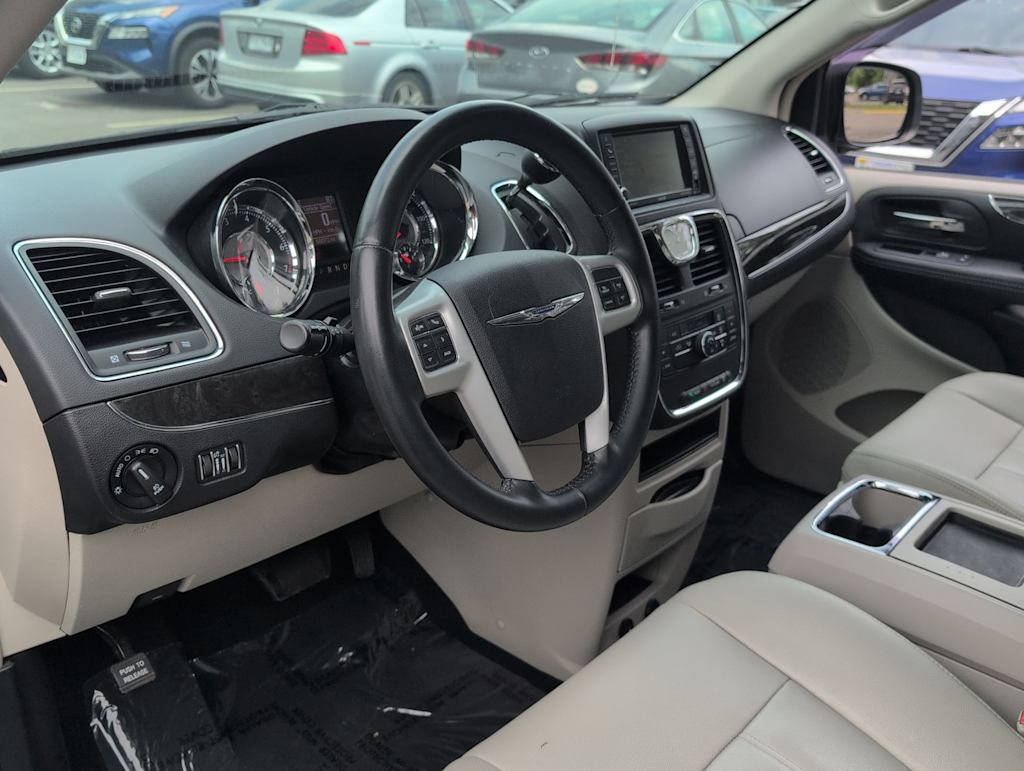 Thumbnail: 2015 Chrysler Town & Country - 2