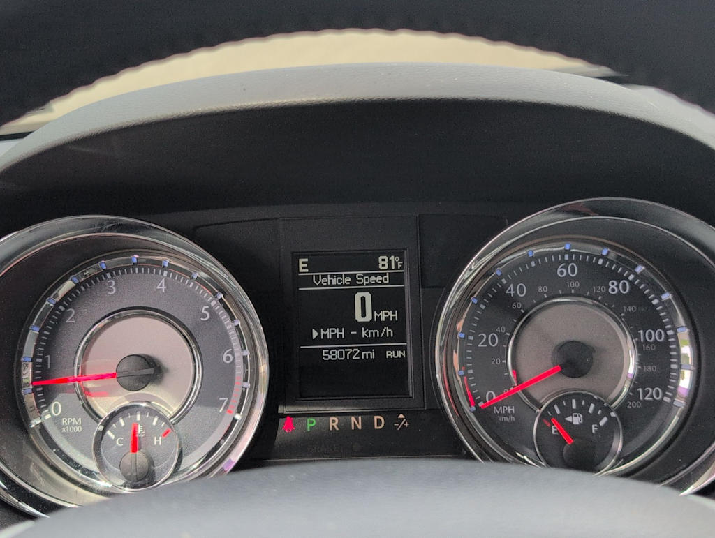 Thumbnail: 2015 Chrysler Town & Country - 15