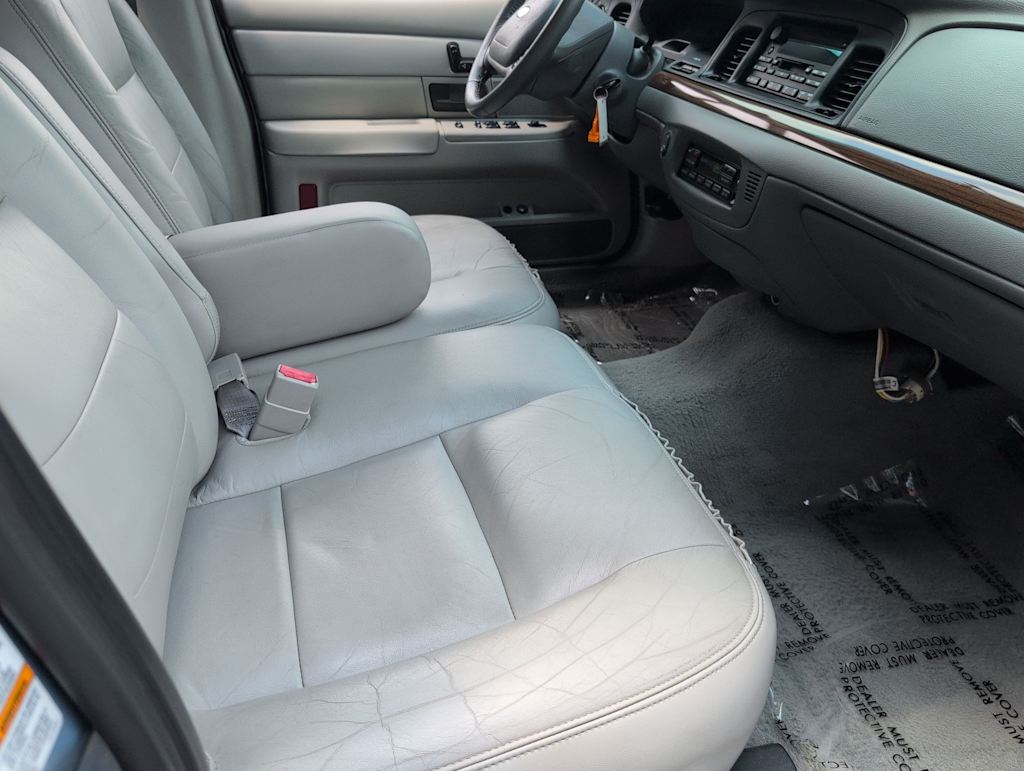 Thumbnail: 2003 Ford Crown Victoria - 11