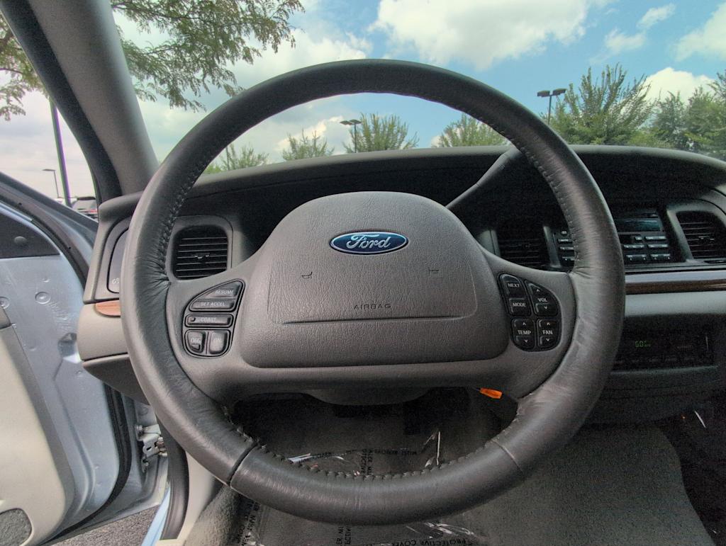 Thumbnail: 2003 Ford Crown Victoria - 13