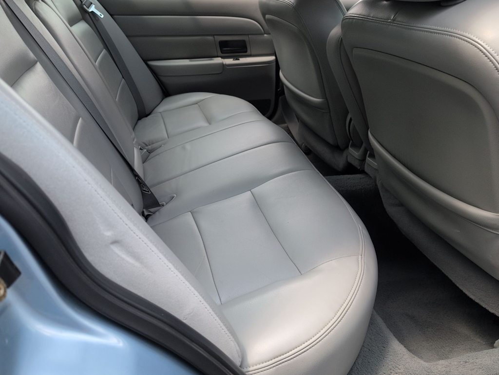 Thumbnail: 2003 Ford Crown Victoria - 25
