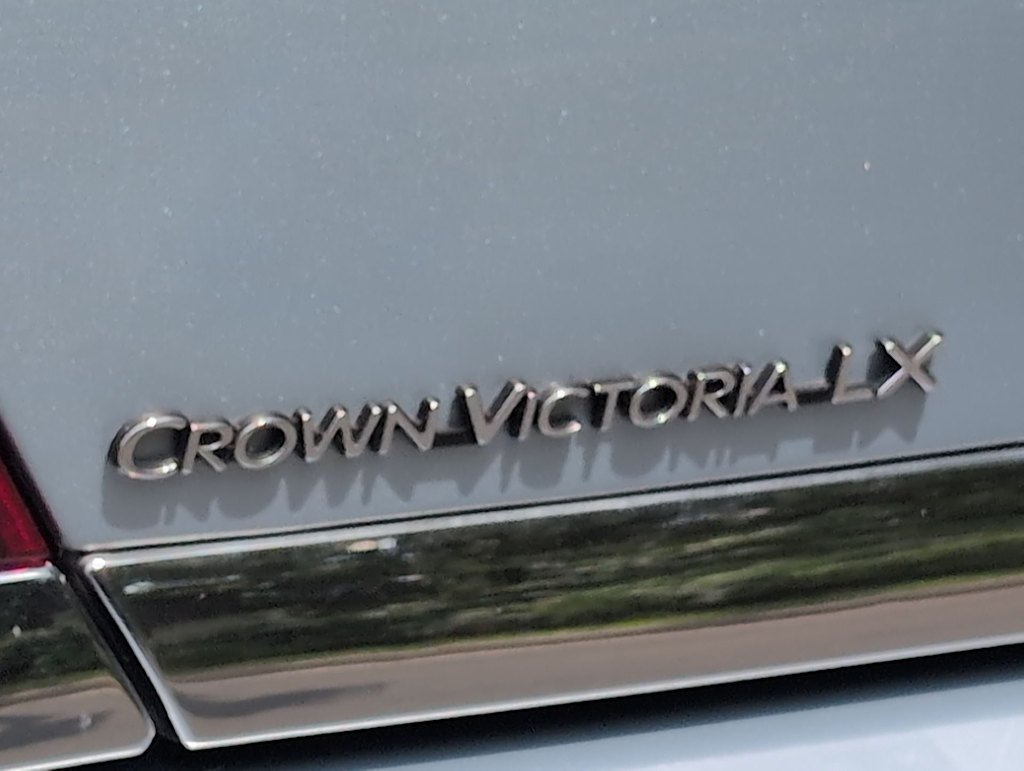 Thumbnail: 2003 Ford Crown Victoria - 22