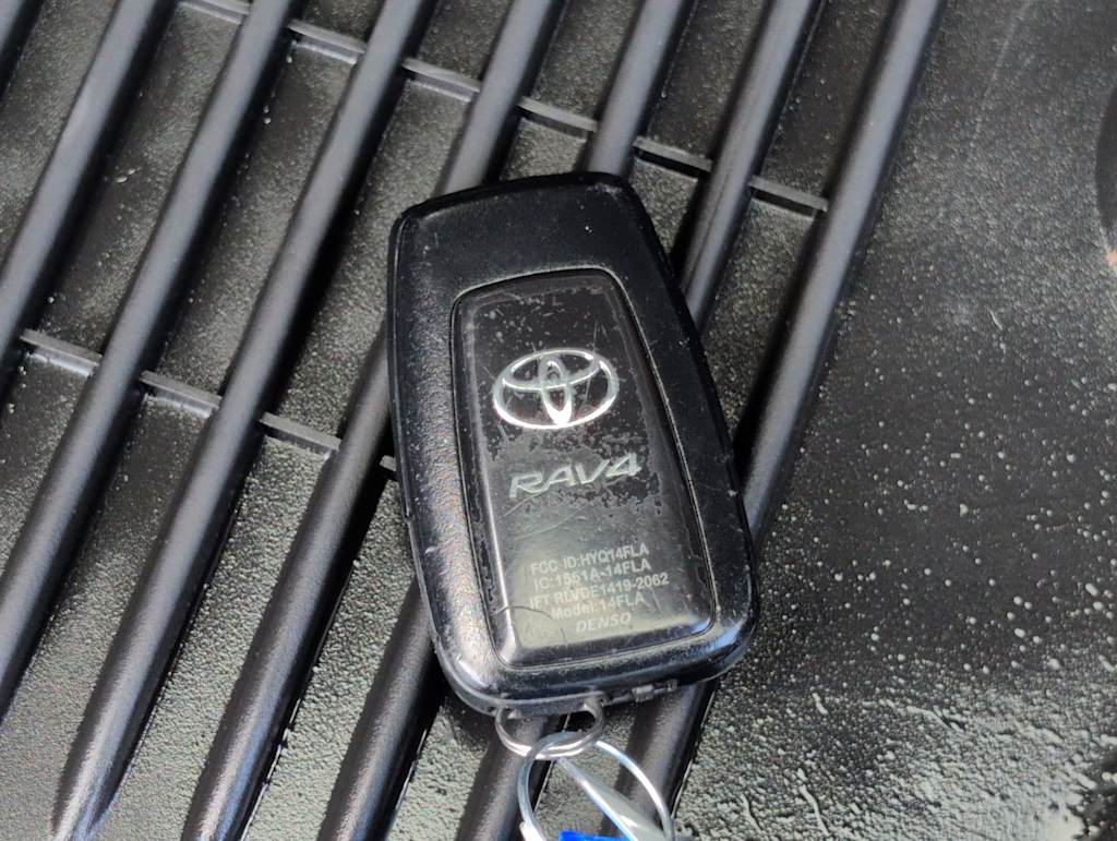Thumbnail: 2022 Toyota RAV4 - 18