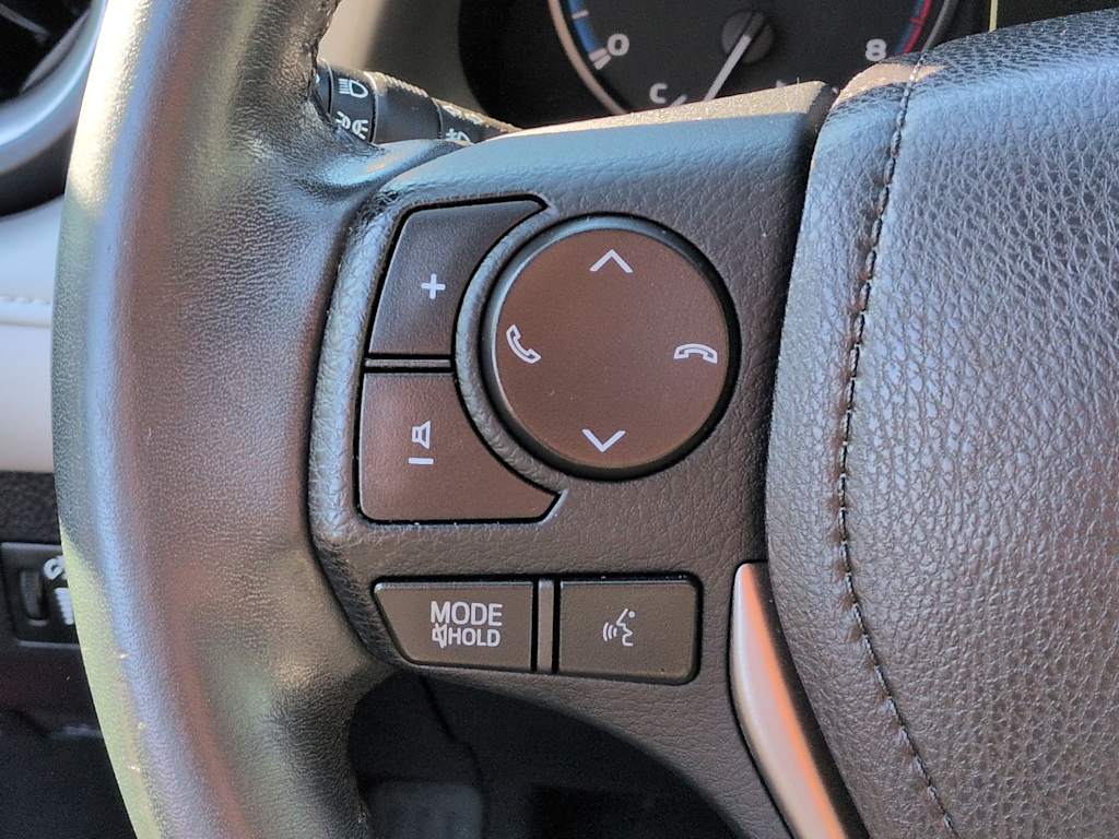 Thumbnail: 2017 Toyota RAV4 - 31