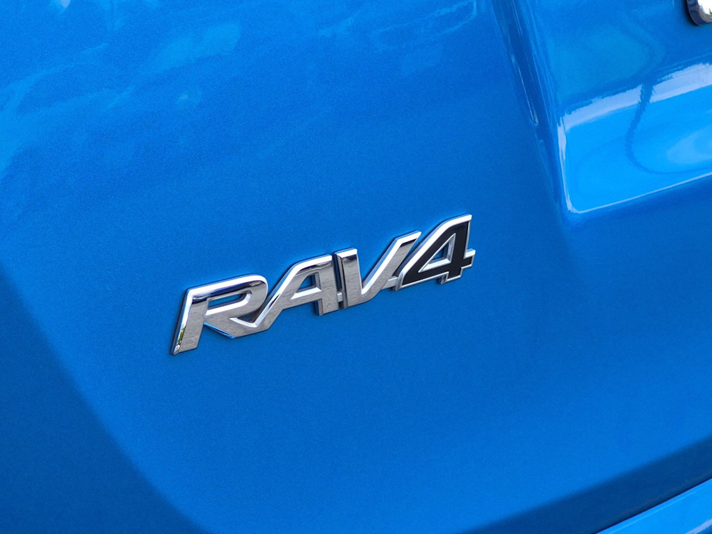 Thumbnail: 2018 Toyota RAV4 - 23
