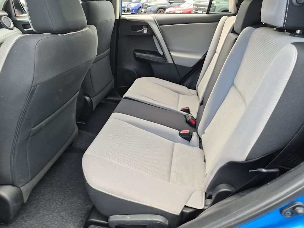 Thumbnail: 2018 Toyota RAV4 - 25