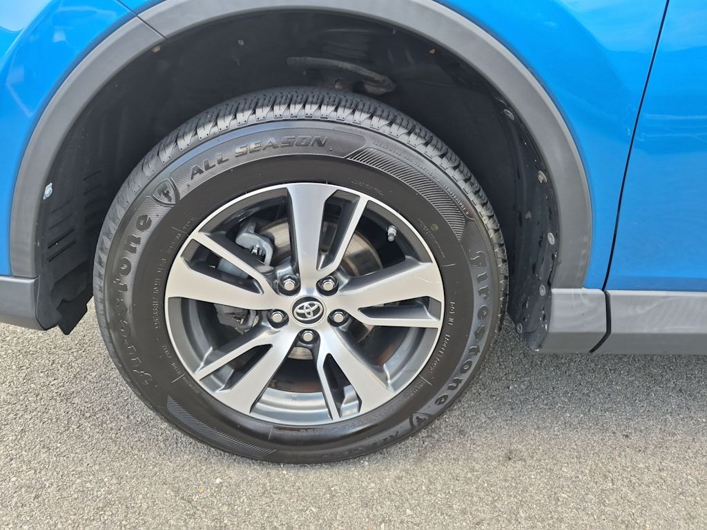 Thumbnail: 2018 Toyota RAV4 - 8