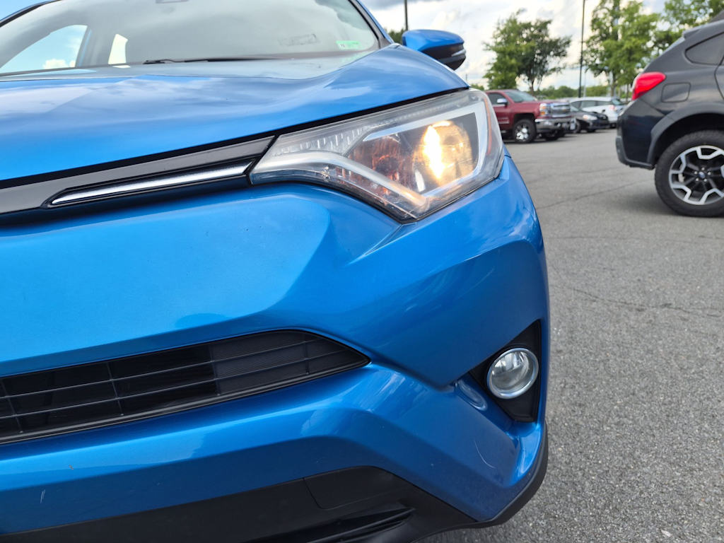 Thumbnail: 2018 Toyota RAV4 - 22
