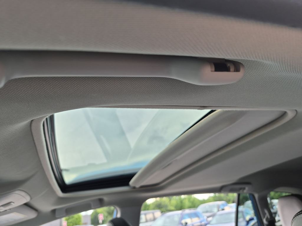 Thumbnail: 2018 Toyota RAV4 - 24