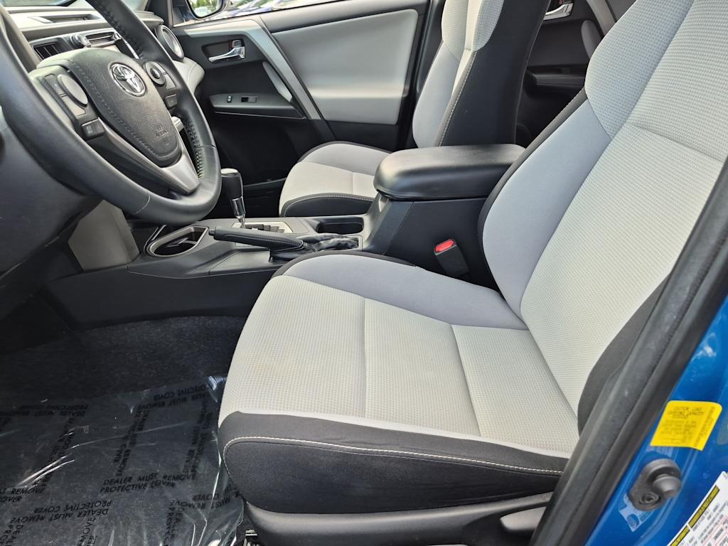 Thumbnail: 2018 Toyota RAV4 - 10