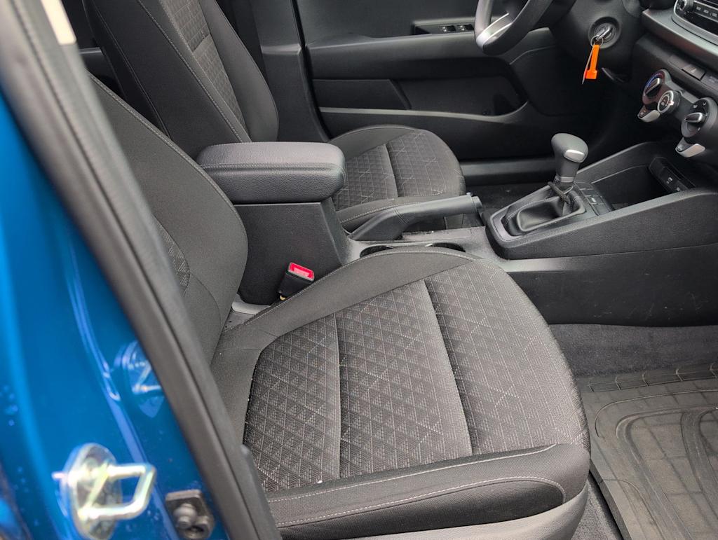 Thumbnail: 2023 Kia Rio - 11