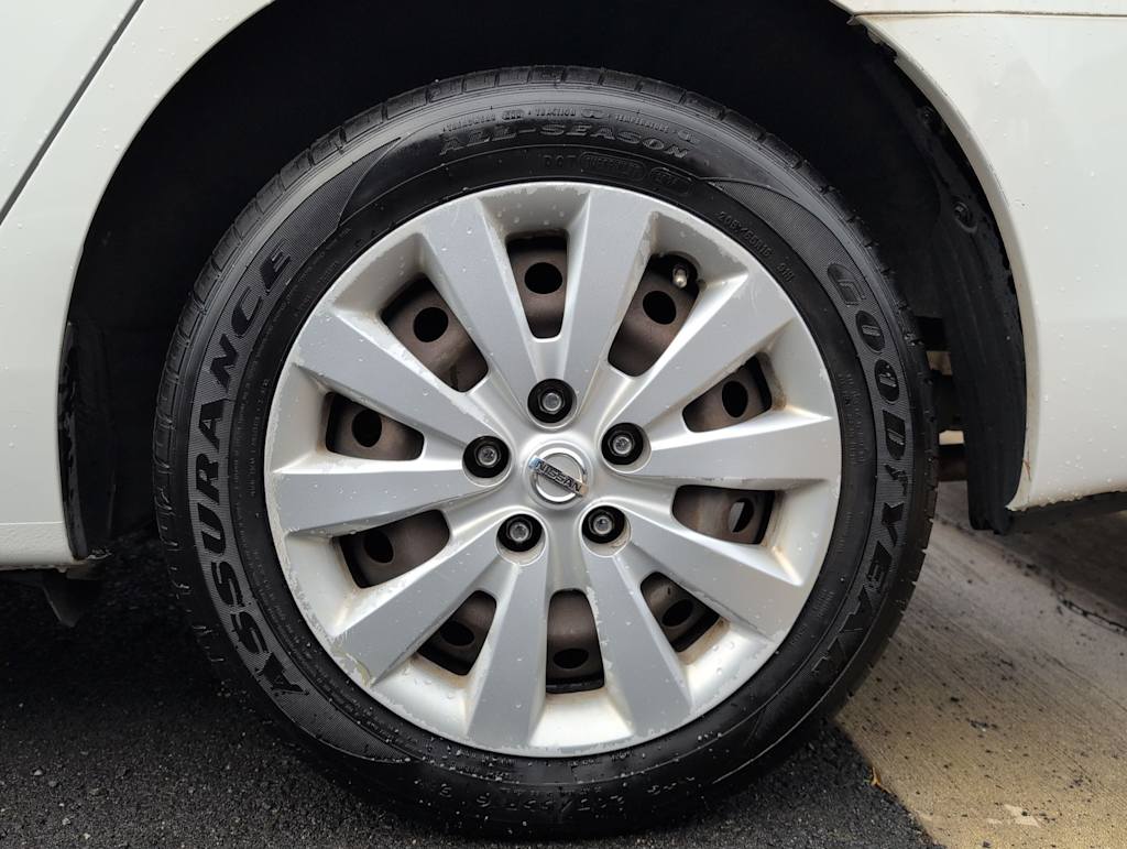 Thumbnail: 2015 Nissan Sentra - 8