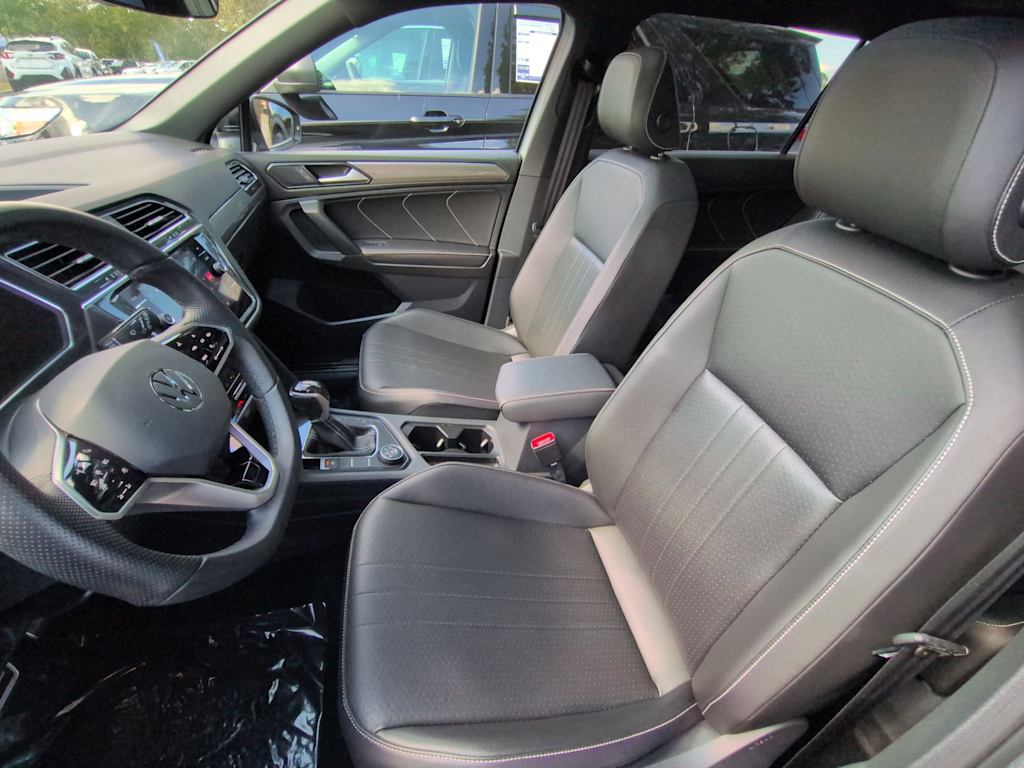 Thumbnail: 2023 Volkswagen Tiguan - 10