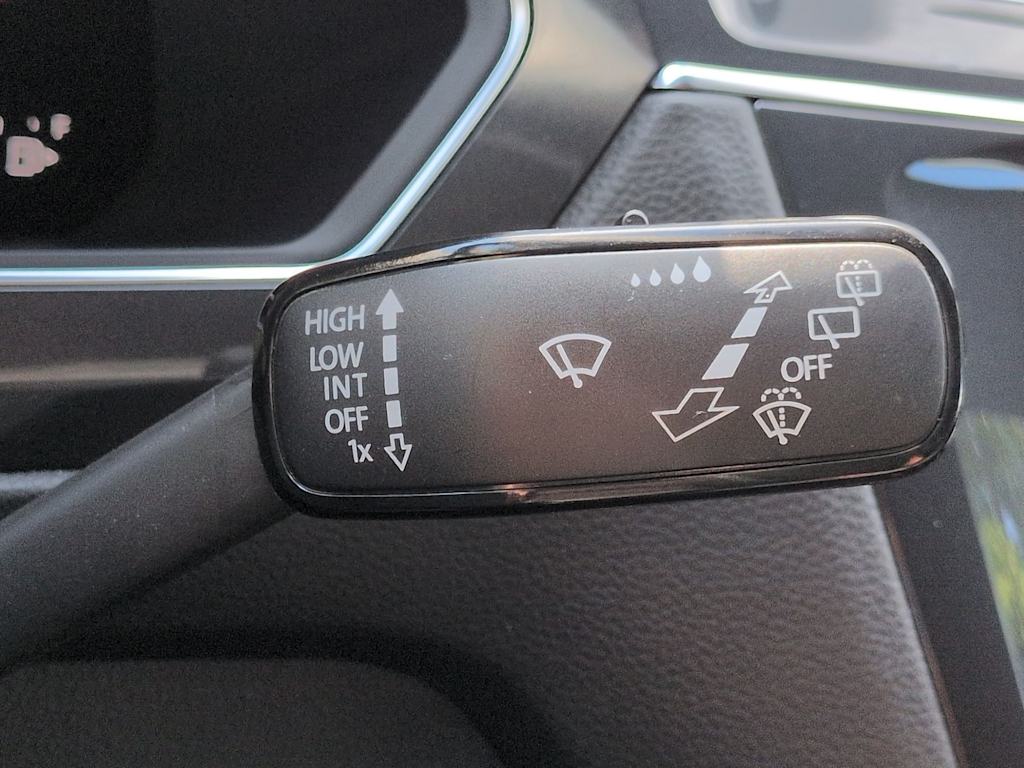 Thumbnail: 2023 Volkswagen Tiguan - 33