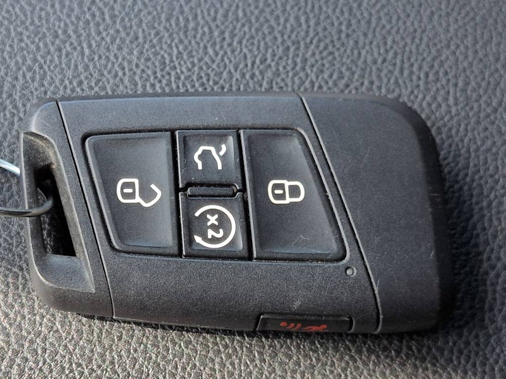 Thumbnail: 2023 Volkswagen Tiguan - 18