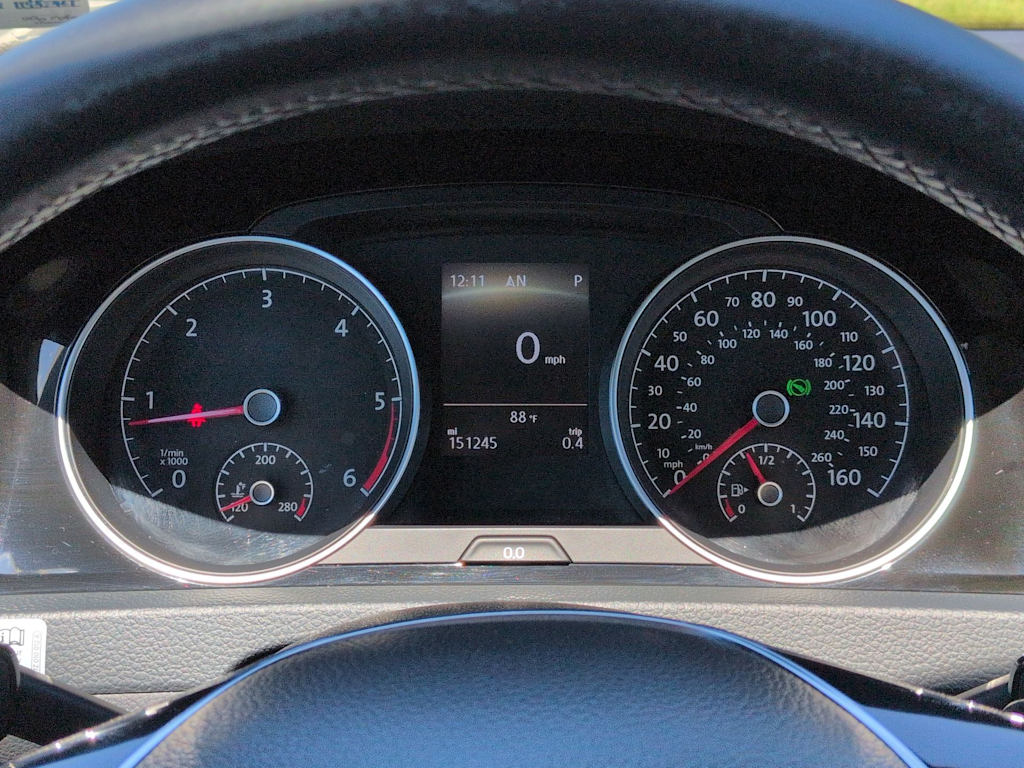 Thumbnail: 2015 Volkswagen Golf - 17