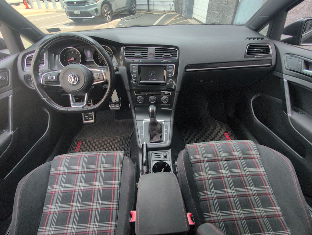 Thumbnail: 2015 Volkswagen Golf - 9