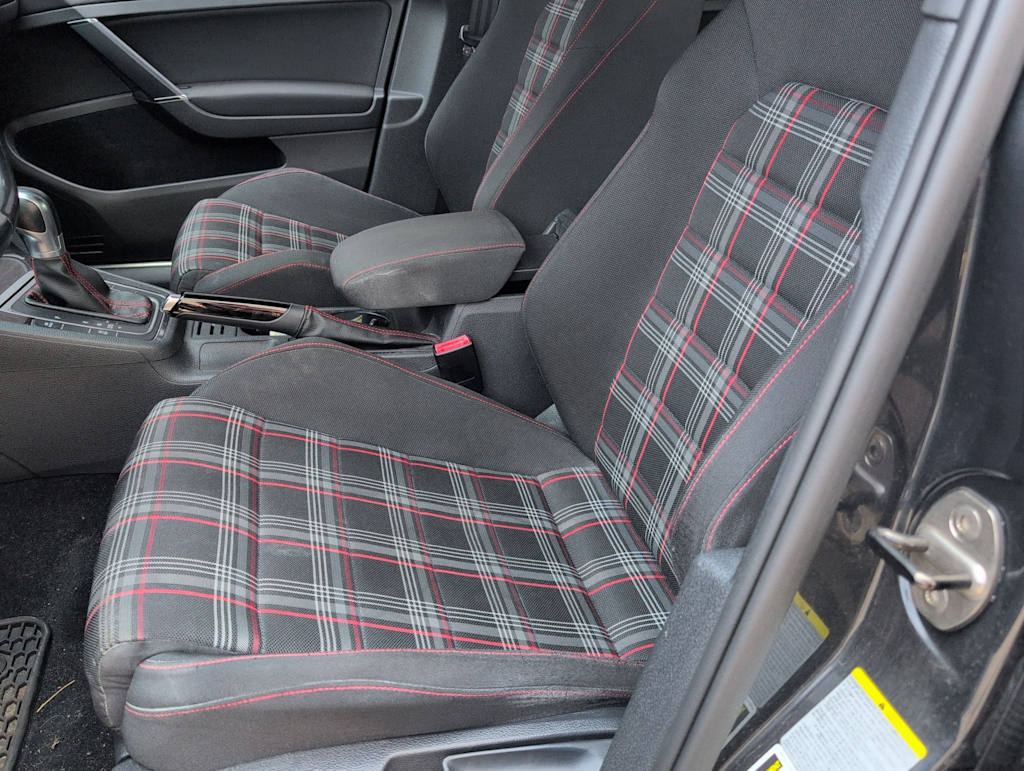Thumbnail: 2015 Volkswagen Golf - 10
