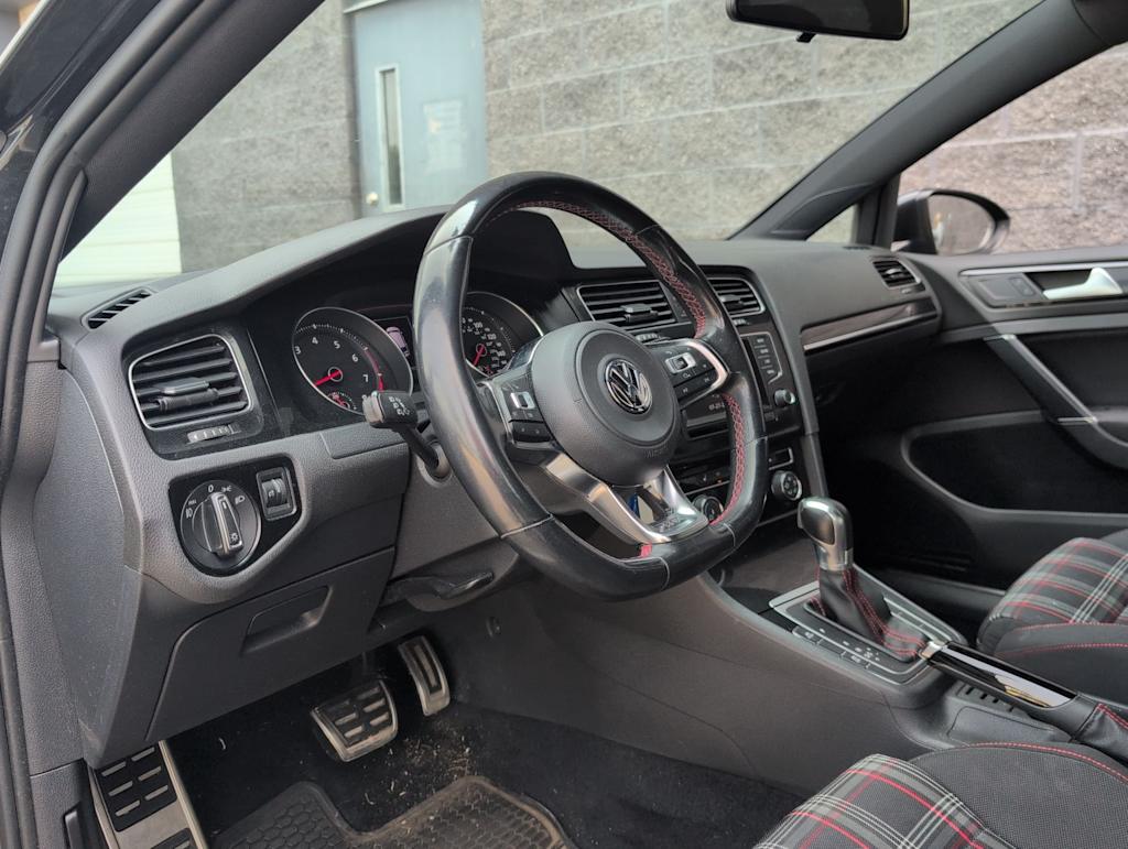 Thumbnail: 2015 Volkswagen Golf - 2