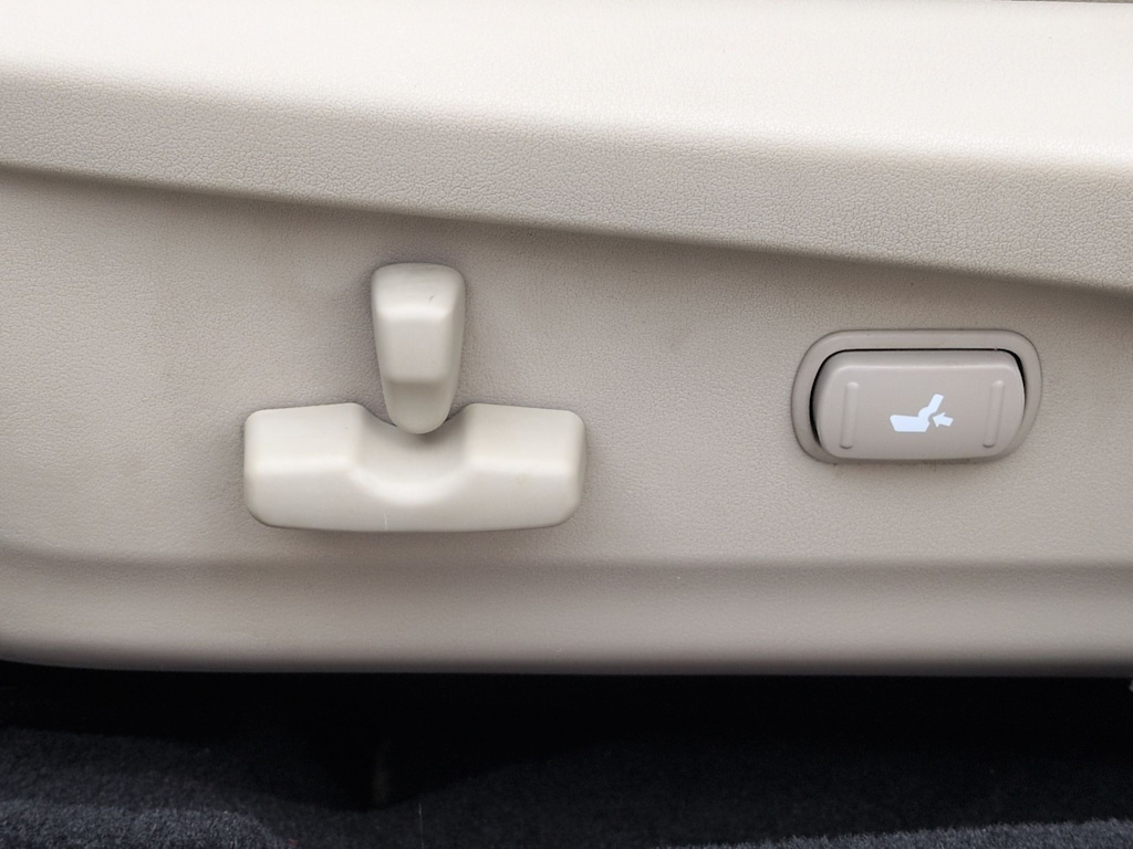 Thumbnail: 2010 Subaru Outback - 26