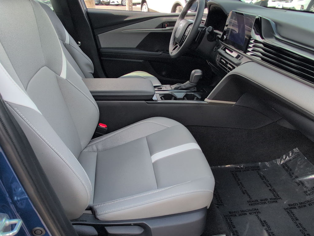 Thumbnail: 2025 Toyota Camry - 11