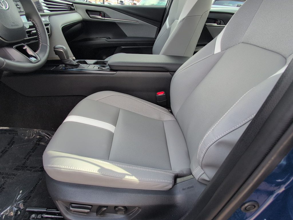 Thumbnail: 2025 Toyota Camry - 10