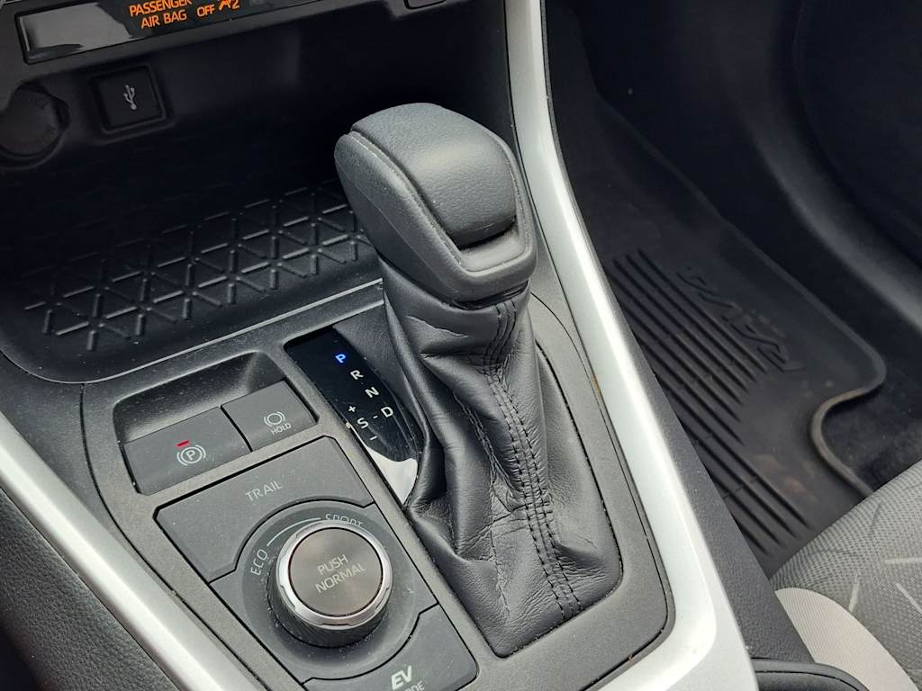 Thumbnail: 2021 Toyota RAV4 - 15