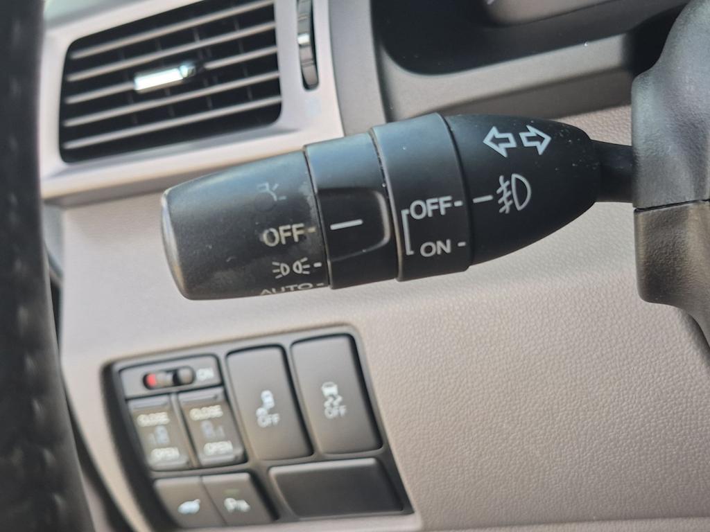 Thumbnail: 2011 Honda Odyssey - 29