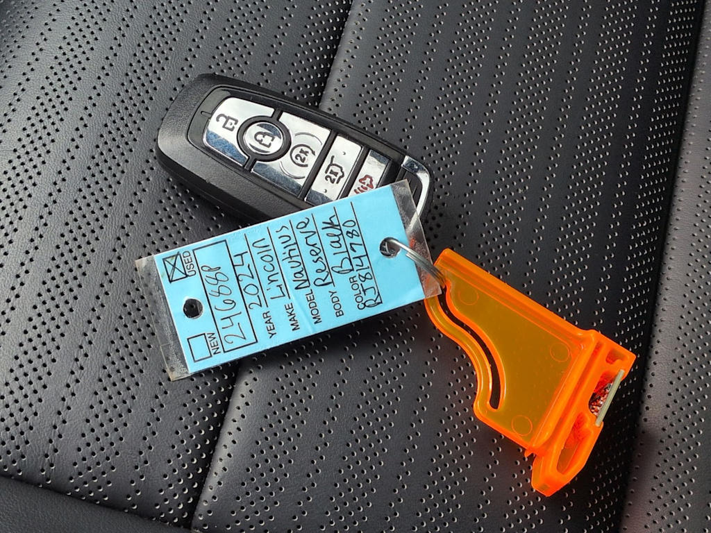 Thumbnail: 2024 Lincoln Nautilus - 16