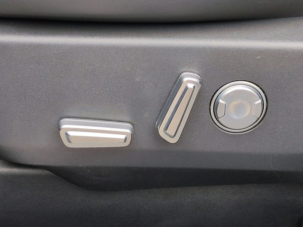 Thumbnail: 2024 Lincoln Nautilus - 24