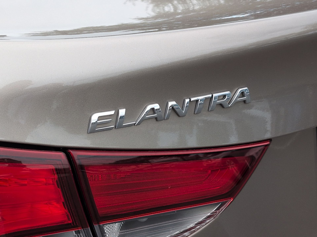 Thumbnail: 2015 Hyundai Elantra - 26