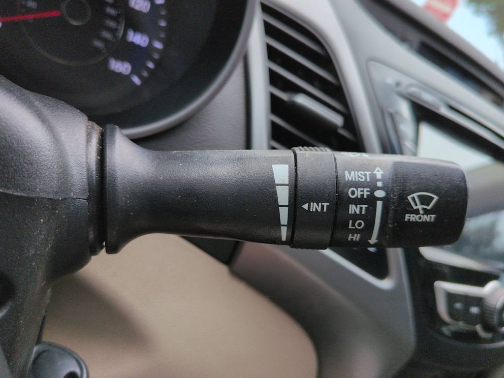 Thumbnail: 2015 Hyundai Elantra - 31