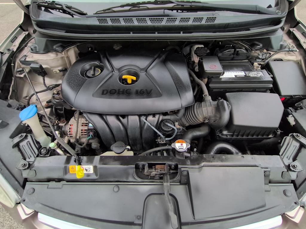 Thumbnail: 2015 Hyundai Elantra - 9