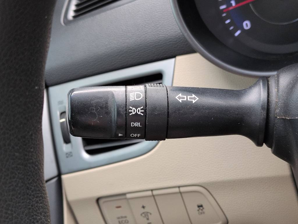 Thumbnail: 2015 Hyundai Elantra - 32