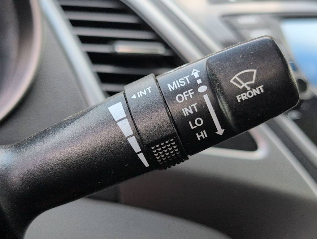 Thumbnail: 2016 Hyundai Elantra - 14