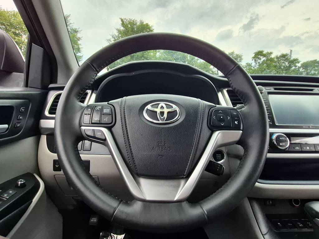 Thumbnail: 2015 Toyota Highlander - 13