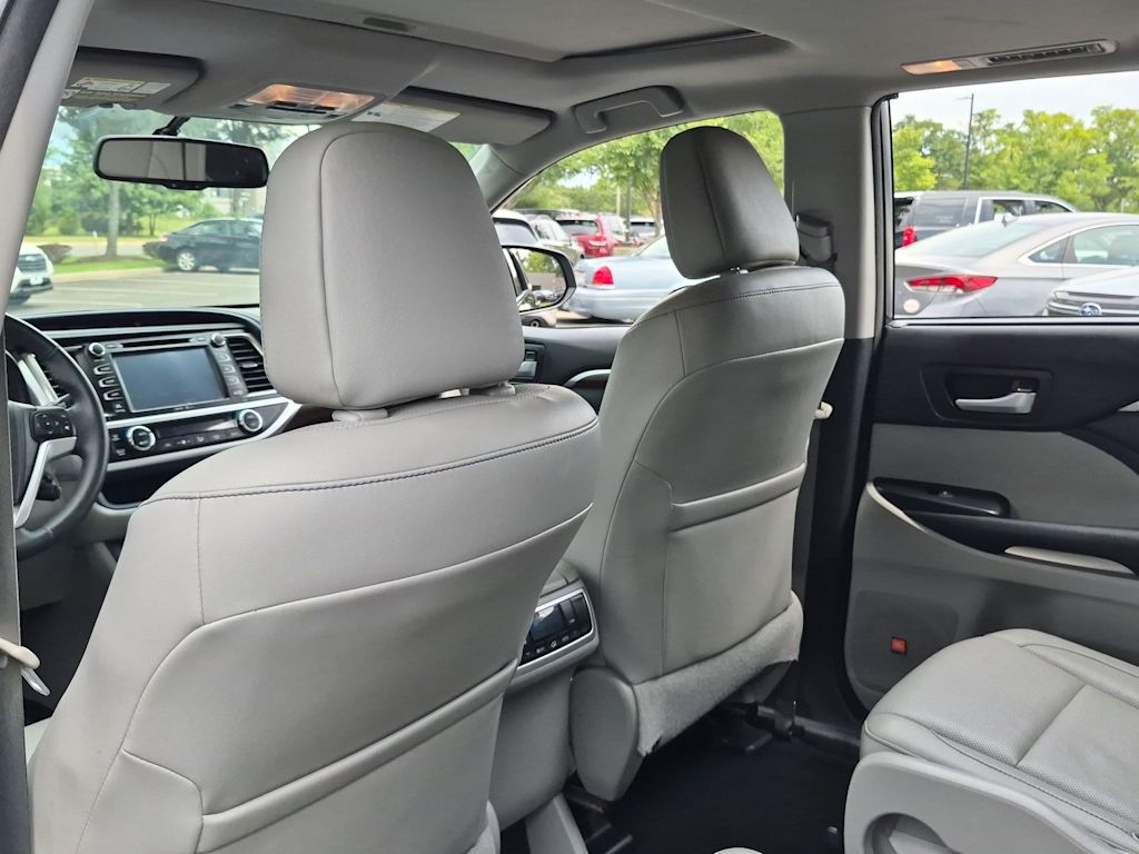 Thumbnail: 2015 Toyota Highlander - 12