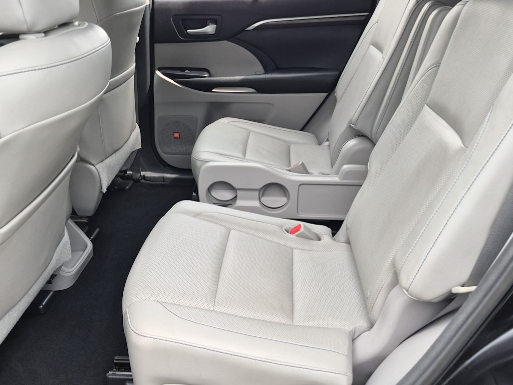 Thumbnail: 2015 Toyota Highlander - 26